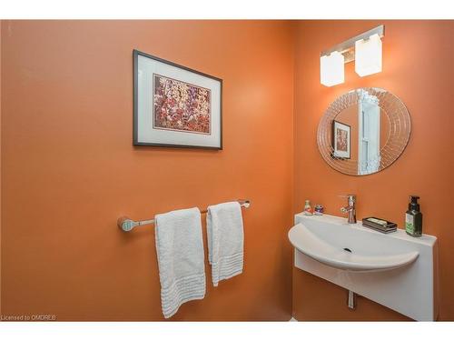 402 Patricia Drive, Burlington, ON - Indoor Photo Showing Bathroom