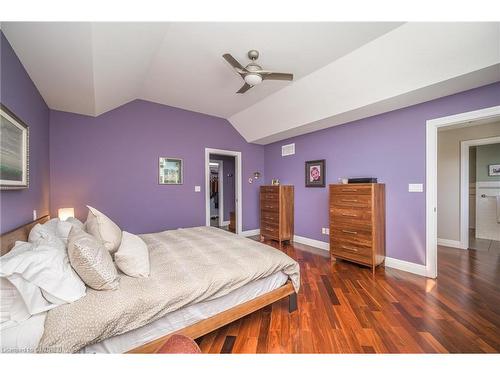 402 Patricia Drive, Burlington, ON - Indoor Photo Showing Bedroom