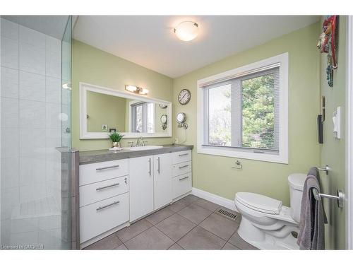 402 Patricia Drive, Burlington, ON - Indoor Photo Showing Bathroom