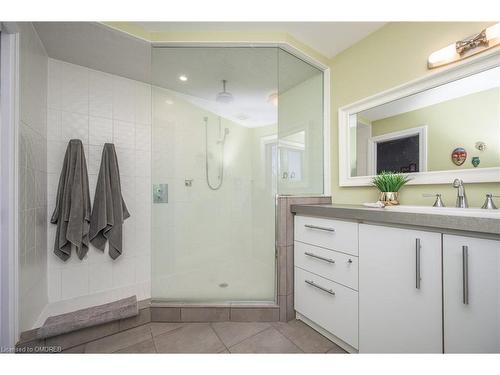 402 Patricia Drive, Burlington, ON - Indoor Photo Showing Bathroom