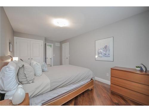 402 Patricia Drive, Burlington, ON - Indoor Photo Showing Bedroom