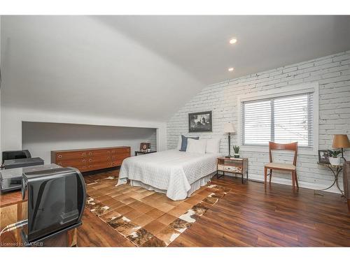 402 Patricia Drive, Burlington, ON - Indoor Photo Showing Bedroom