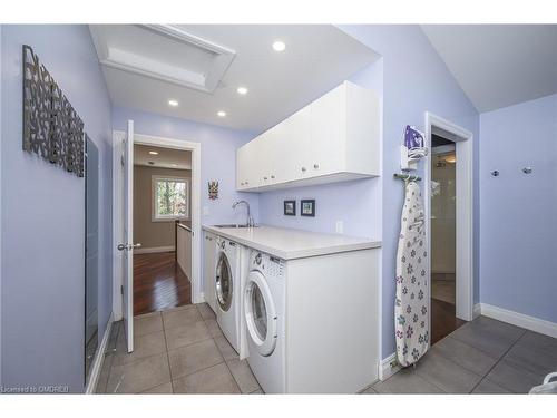 402 Patricia Drive, Burlington, ON - Indoor Photo Showing Laundry Room