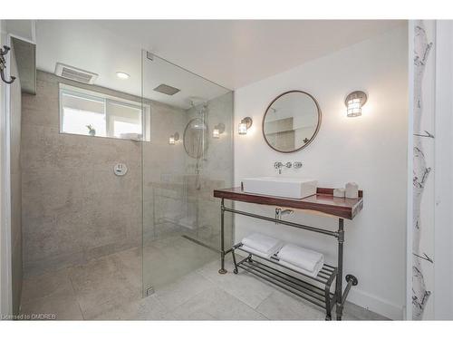 402 Patricia Drive, Burlington, ON - Indoor Photo Showing Bathroom