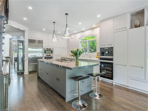 235 Lakewood Drive, Oakville, ON - Indoor Photo Showing Kitchen With Upgraded Kitchen