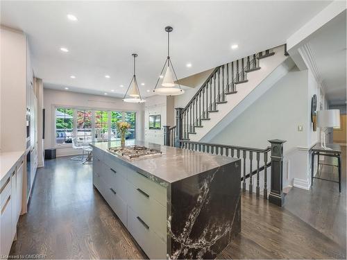 235 Lakewood Drive, Oakville, ON - Indoor Photo Showing Kitchen With Upgraded Kitchen