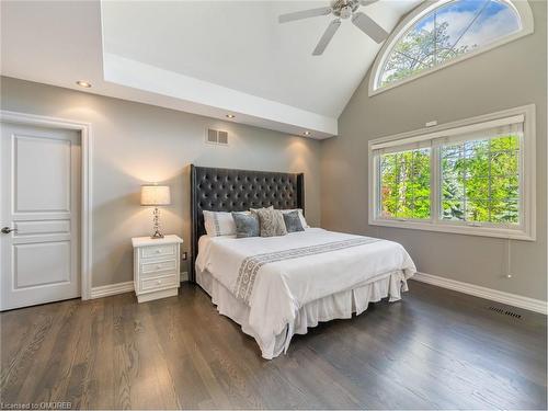 235 Lakewood Drive, Oakville, ON - Indoor Photo Showing Bedroom