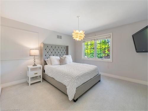 235 Lakewood Drive, Oakville, ON - Indoor Photo Showing Bedroom