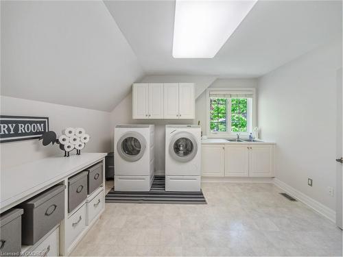 235 Lakewood Drive, Oakville, ON - Indoor Photo Showing Laundry Room