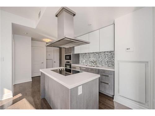 2411-8 The Esplanade, Toronto, ON - Indoor Photo Showing Kitchen