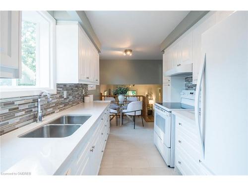 7237 Bendigo Circle, Mississauga, ON - Indoor Photo Showing Kitchen With Double Sink