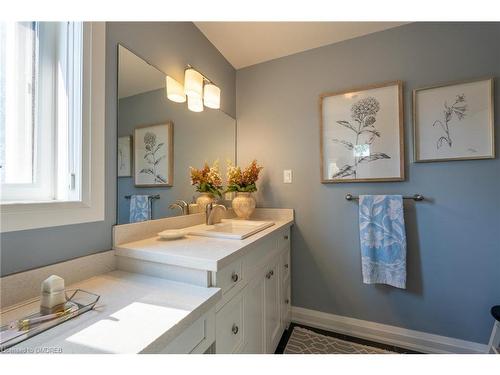 81 Glancaster Road, Ancaster, ON - Indoor Photo Showing Bathroom