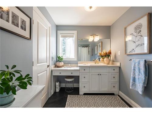 81 Glancaster Road, Ancaster, ON - Indoor Photo Showing Bathroom