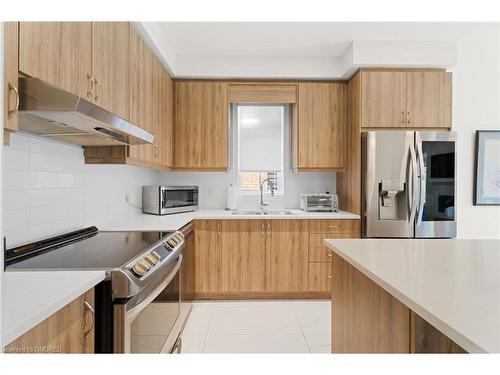 21 Overlea Drive, Brampton, ON - Indoor Photo Showing Kitchen