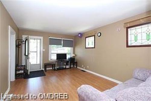 501 Queensdale Avenue E, Hamilton, ON - Indoor