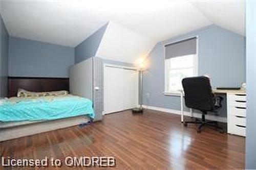 501 Queensdale Avenue E, Hamilton, ON - Indoor Photo Showing Bedroom