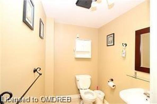 501 Queensdale Avenue E, Hamilton, ON - Indoor Photo Showing Bathroom