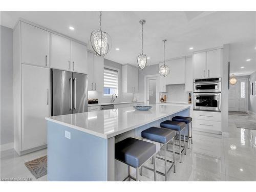 46 Rea Drive, Fergus, ON - Indoor Photo Showing Kitchen With Upgraded Kitchen