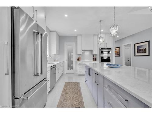 46 Rea Drive, Fergus, ON - Indoor Photo Showing Kitchen With Upgraded Kitchen