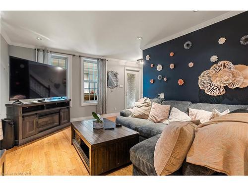 A-565 10Th Street, Owen Sound, ON - Indoor Photo Showing Living Room