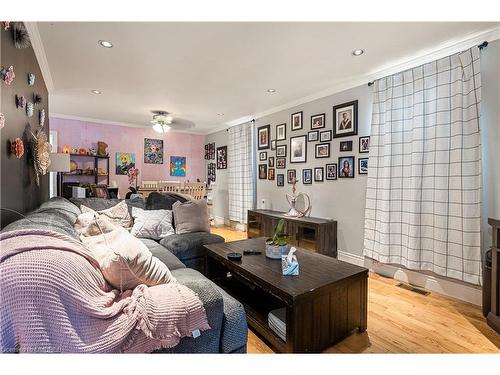 A-565 10Th Street, Owen Sound, ON - Indoor Photo Showing Living Room