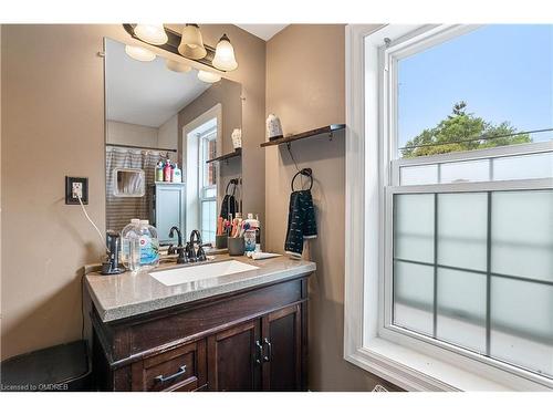 A-565 10Th Street, Owen Sound, ON - Indoor Photo Showing Bathroom