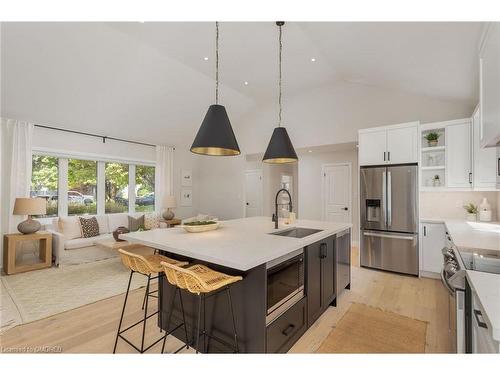 212 Ascot Place, Burlington, ON - Indoor Photo Showing Kitchen With Upgraded Kitchen