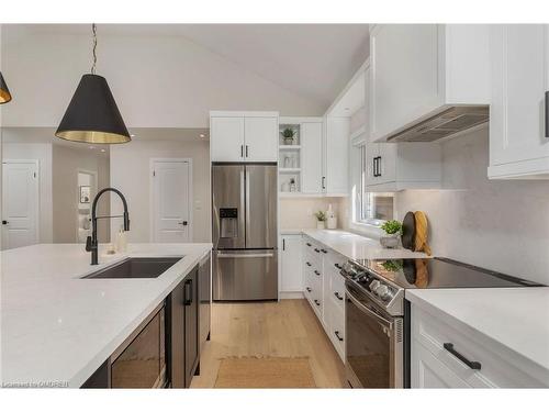 212 Ascot Place, Burlington, ON - Indoor Photo Showing Kitchen With Upgraded Kitchen