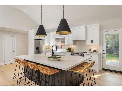 212 Ascot Place, Burlington, ON - Indoor Photo Showing Kitchen With Upgraded Kitchen