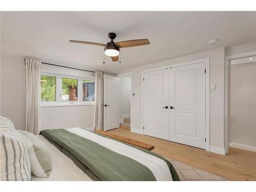 212 Ascot Place, Burlington, ON - Indoor Photo Showing Bedroom