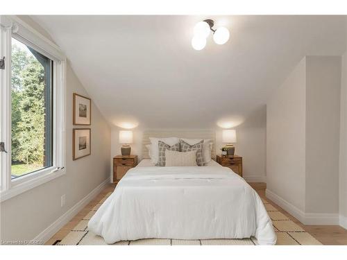 212 Ascot Place, Burlington, ON - Indoor Photo Showing Bedroom