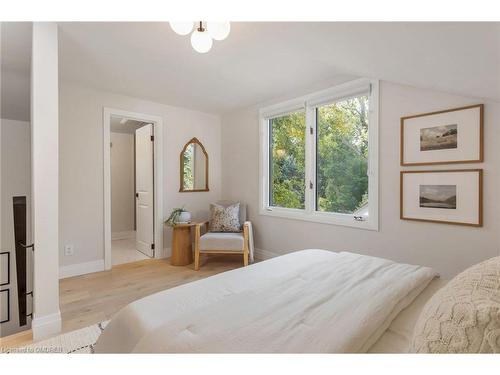 212 Ascot Place, Burlington, ON - Indoor Photo Showing Bedroom