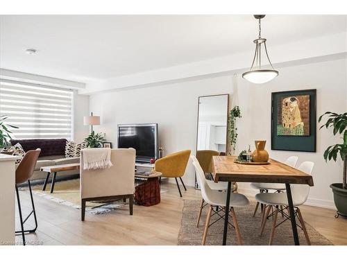 103-3058 Sixth Line, Oakville, ON - Indoor Photo Showing Dining Room