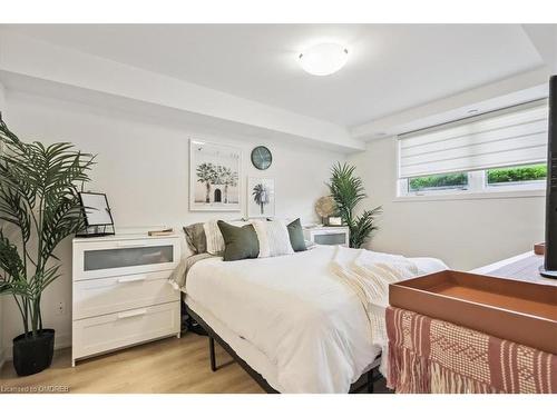 103-3058 Sixth Line, Oakville, ON - Indoor Photo Showing Bedroom