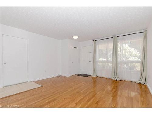 211 Leaside Drive, Welland, ON - Indoor Photo Showing Other Room