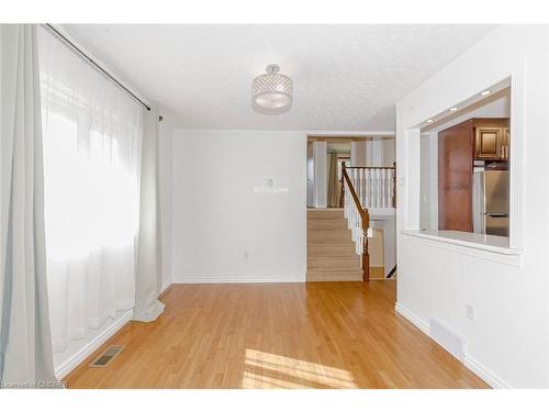 211 Leaside Drive, Welland, ON - Indoor Photo Showing Other Room