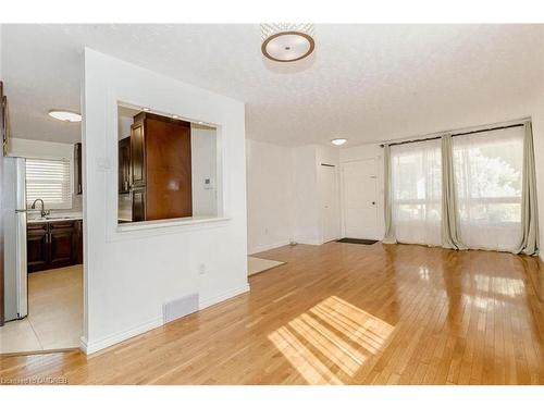 211 Leaside Drive, Welland, ON - Indoor Photo Showing Other Room