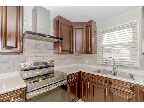 211 Leaside Drive, Welland, ON - Indoor Photo Showing Kitchen With Double Sink