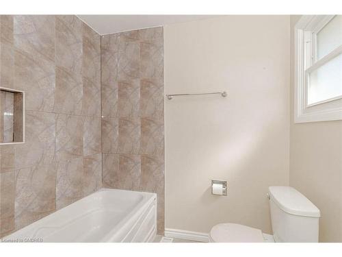 211 Leaside Drive, Welland, ON - Indoor Photo Showing Bathroom