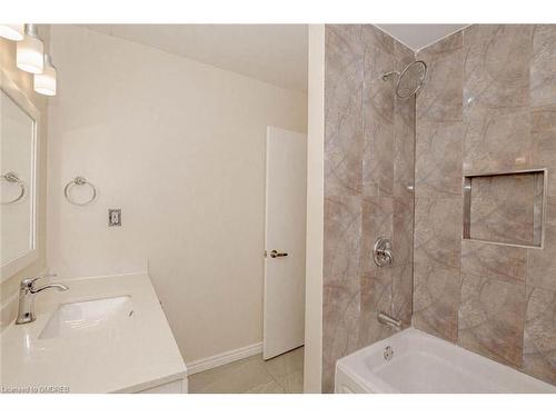 211 Leaside Drive, Welland, ON - Indoor Photo Showing Bathroom