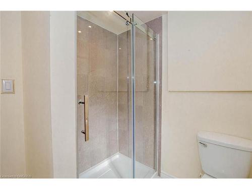 211 Leaside Drive, Welland, ON - Indoor Photo Showing Bathroom