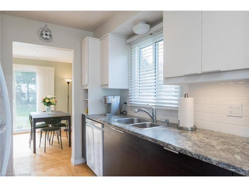 635 Beaver Court, Milton, ON - Indoor Photo Showing Kitchen With Double Sink