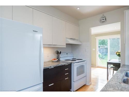 635 Beaver Court, Milton, ON - Indoor Photo Showing Kitchen With Double Sink