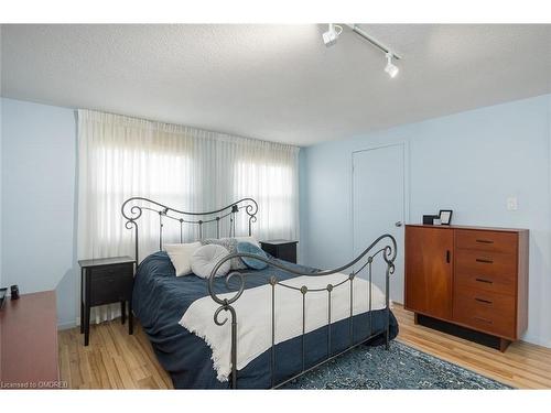 635 Beaver Court, Milton, ON - Indoor Photo Showing Bedroom