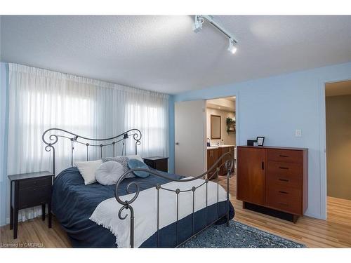 635 Beaver Court, Milton, ON - Indoor Photo Showing Bedroom