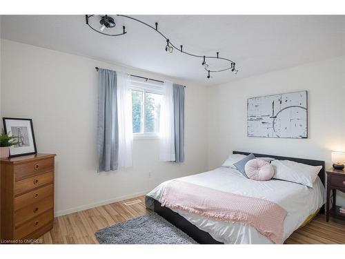 635 Beaver Court, Milton, ON - Indoor Photo Showing Bedroom