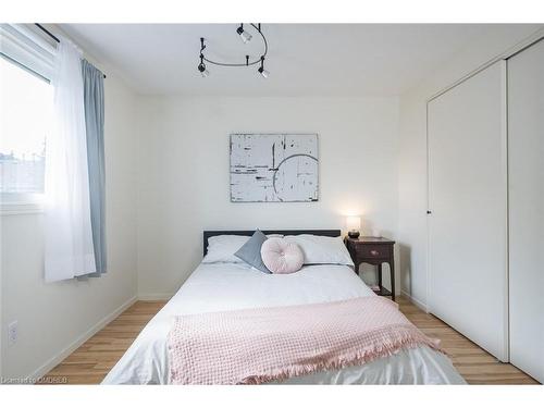 635 Beaver Court, Milton, ON - Indoor Photo Showing Bedroom