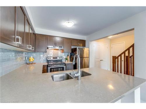 3059 Mistletoe Gardens, Oakville, ON - Indoor Photo Showing Kitchen With Double Sink With Upgraded Kitchen