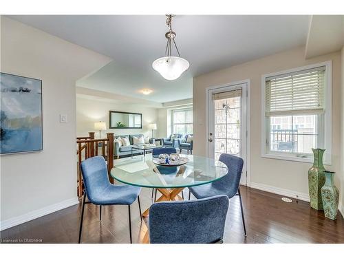 3059 Mistletoe Gardens, Oakville, ON - Indoor Photo Showing Dining Room