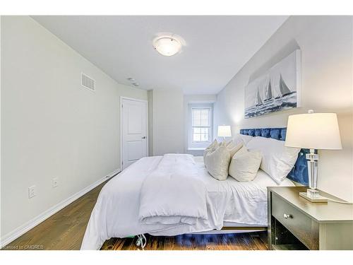 3059 Mistletoe Gardens, Oakville, ON - Indoor Photo Showing Bedroom